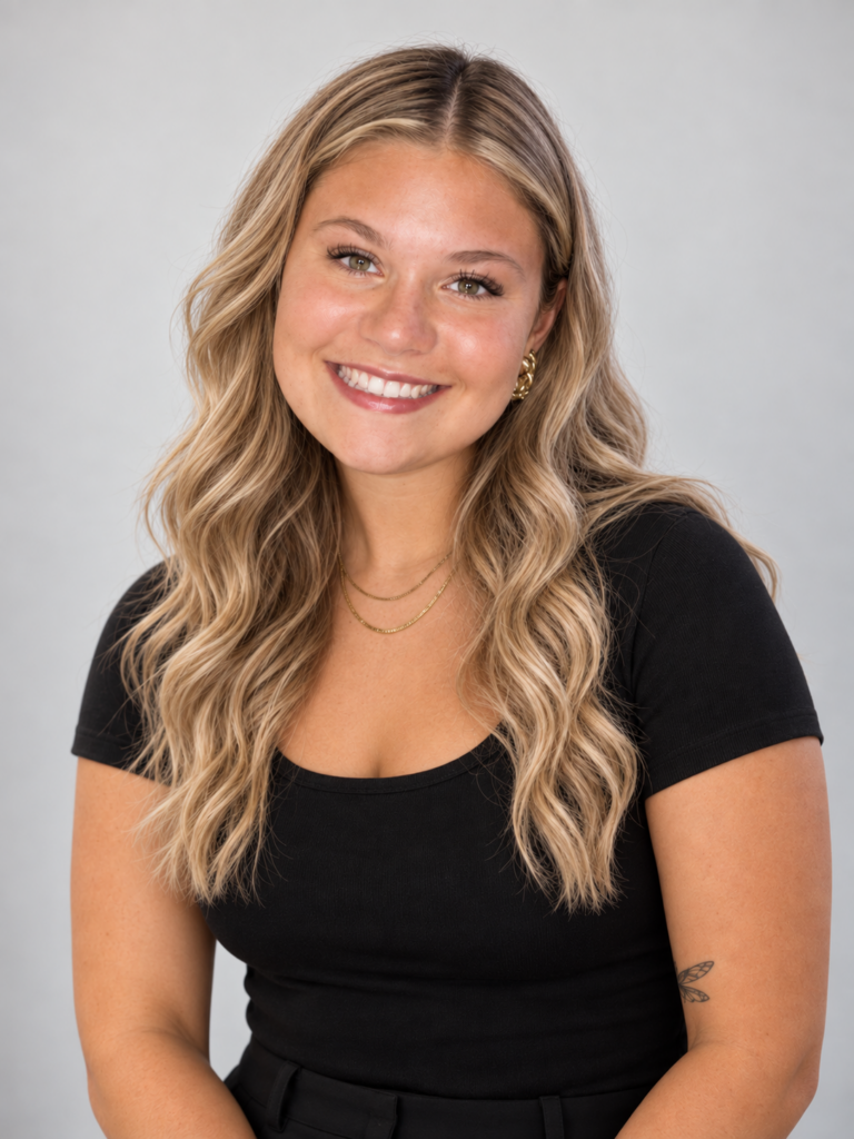 Olivia hair stylist at Fortelli oakville hair salon